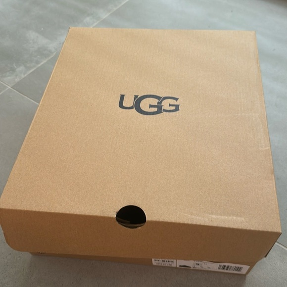 Ugg slippers - Picture 2 of 5